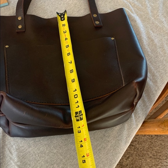 Elegant Brown Leather Tote Bag - Picture 6 of 7